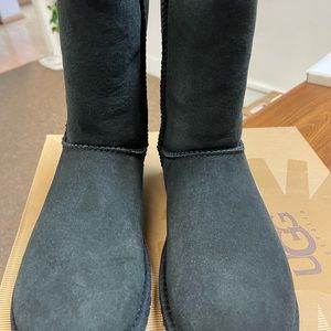 UGG Classic Short Boot Black